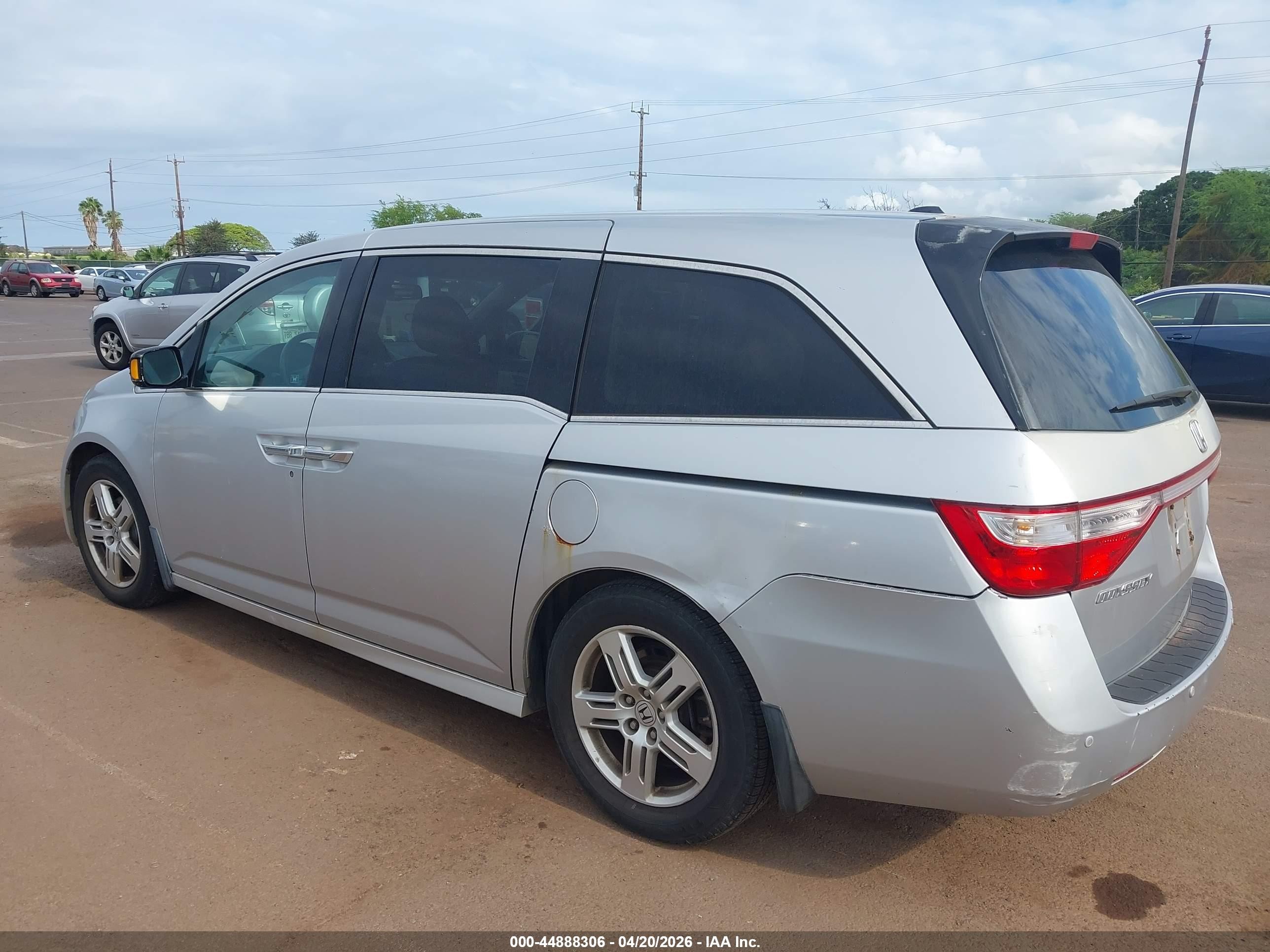 2011 Honda Odyssey Touring/touring Elite Silver vin: 5FNRL5H90BB030313