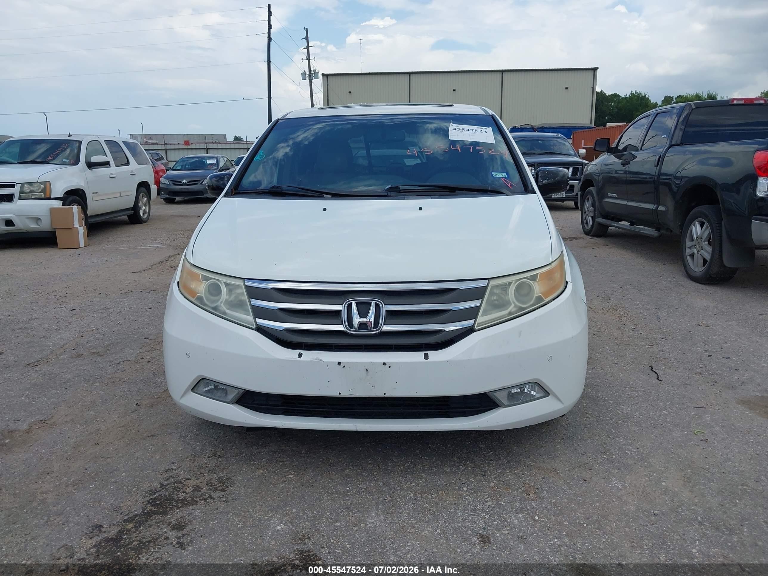 2011 Honda Odyssey Touring/touring Elite White vin: 5FNRL5H90BB040551