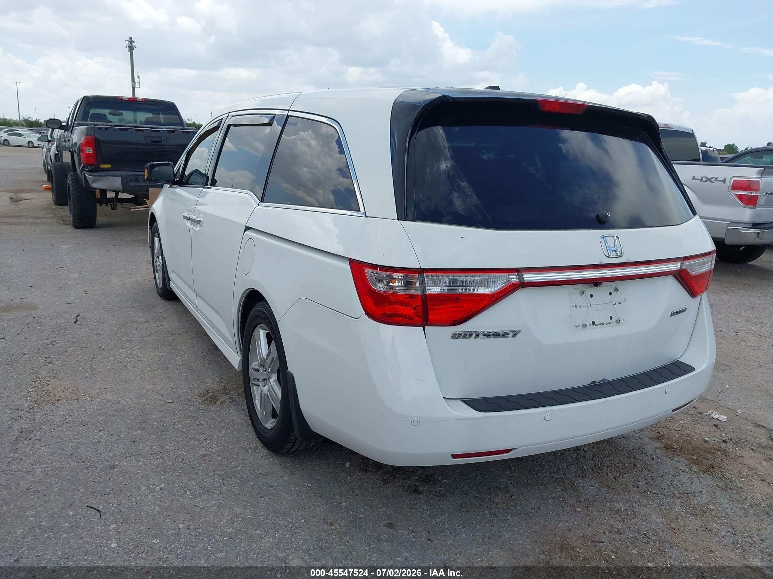 2011 Honda Odyssey Touring/touring Elite White vin: 5FNRL5H90BB040551
