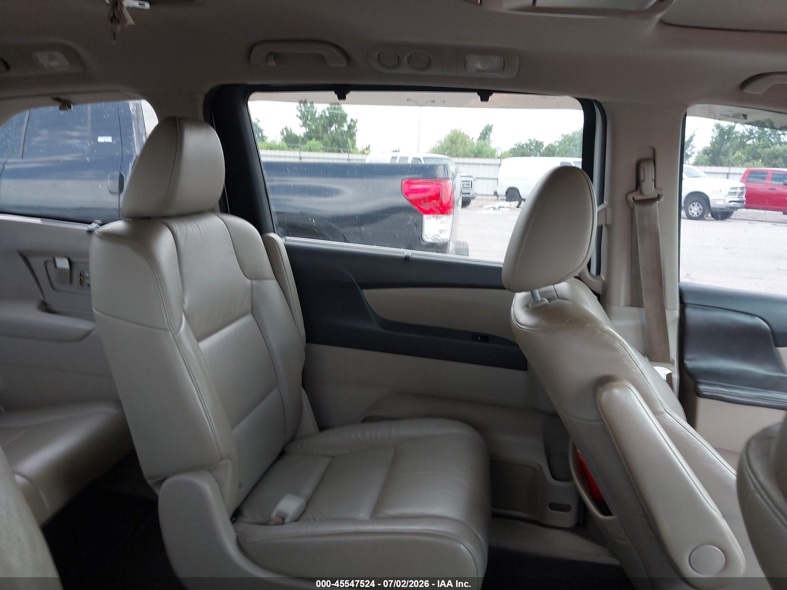 2011 Honda Odyssey Touring/touring Elite White vin: 5FNRL5H90BB040551