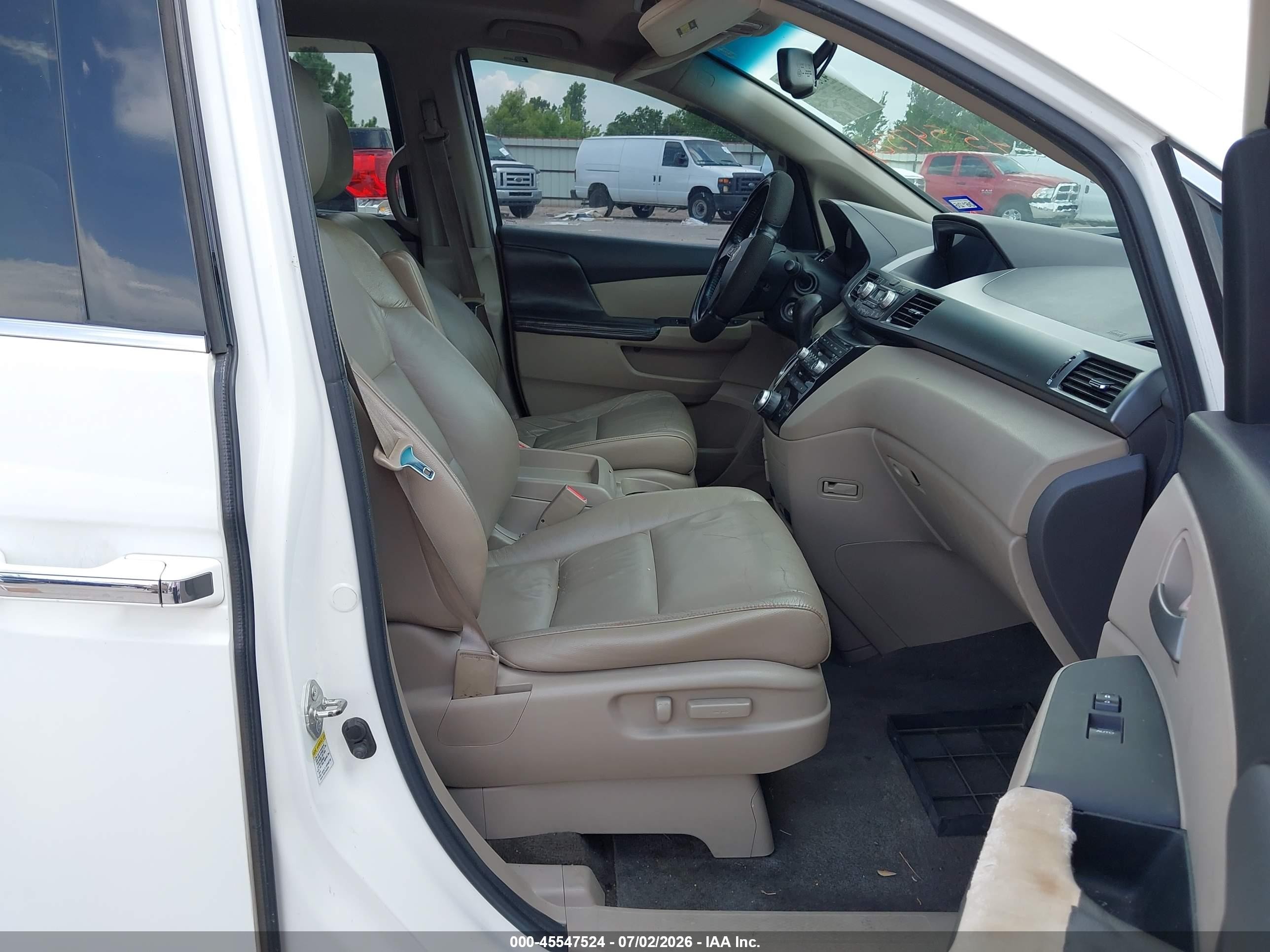 2011 Honda Odyssey Touring/touring Elite White vin: 5FNRL5H90BB040551