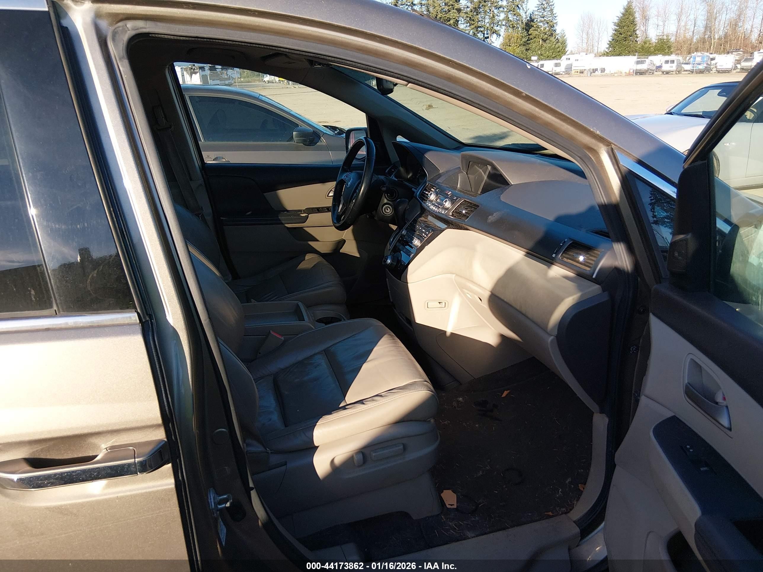 2011 Honda Odyssey Touring/touring Elite Gold vin: 5FNRL5H90BB041327