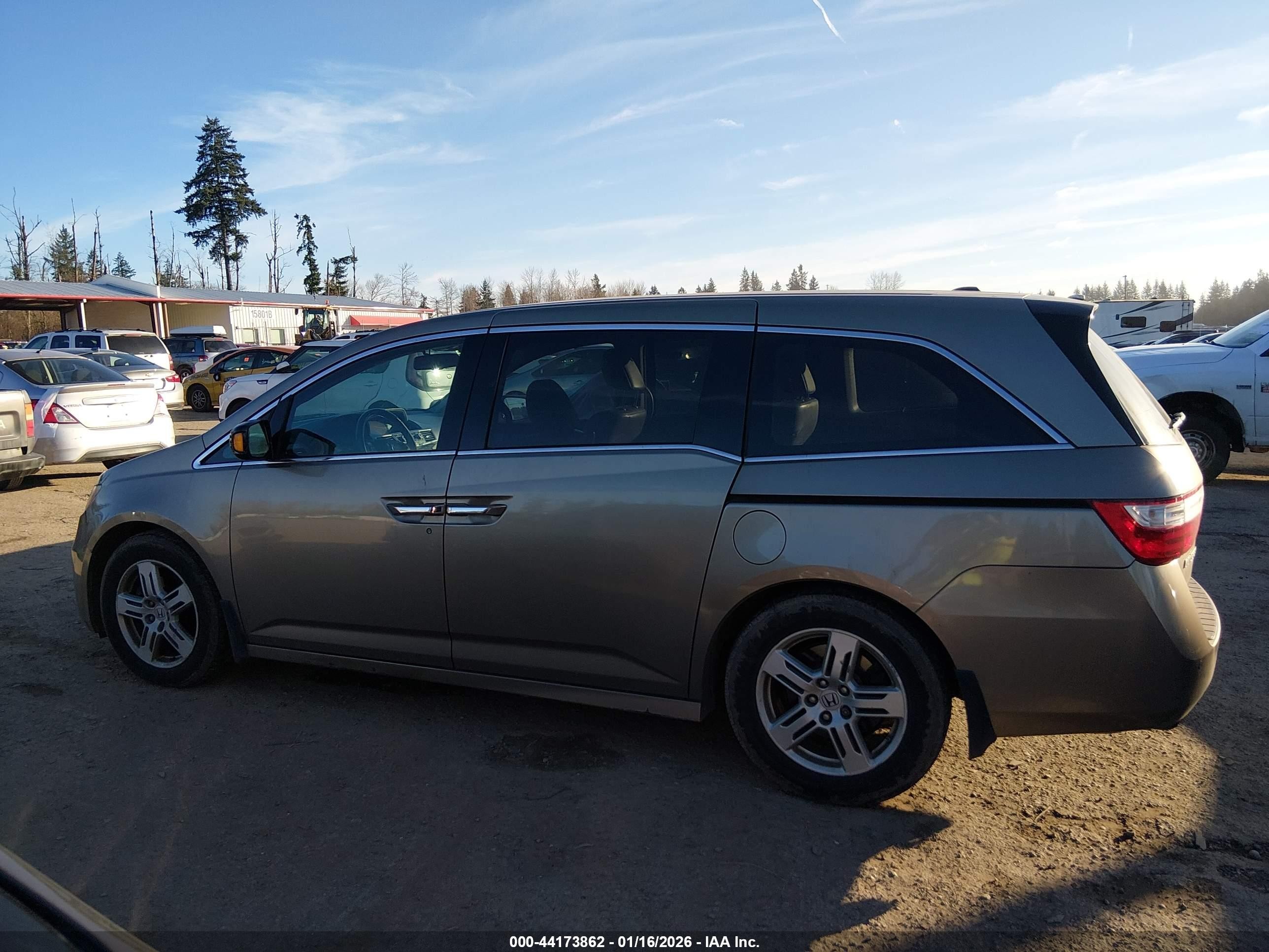 2011 Honda Odyssey Touring/touring Elite Gold vin: 5FNRL5H90BB041327