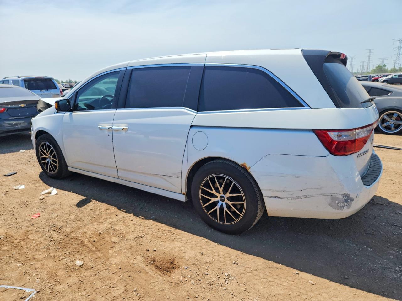 2011 Honda Odyssey Touring White vin: 5FNRL5H90BB084467