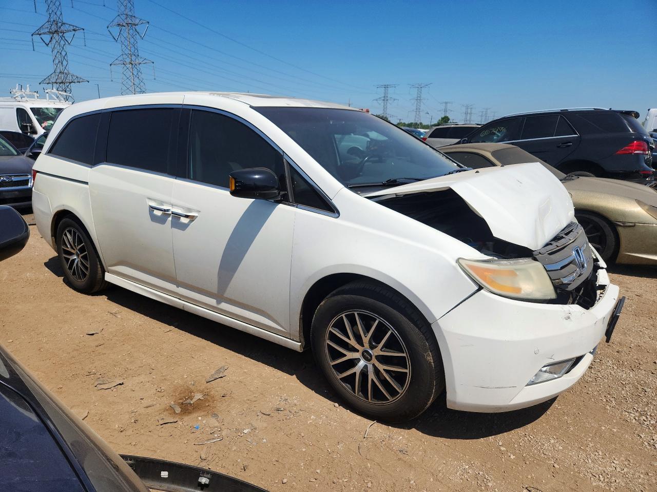 2011 Honda Odyssey Touring White vin: 5FNRL5H90BB084467