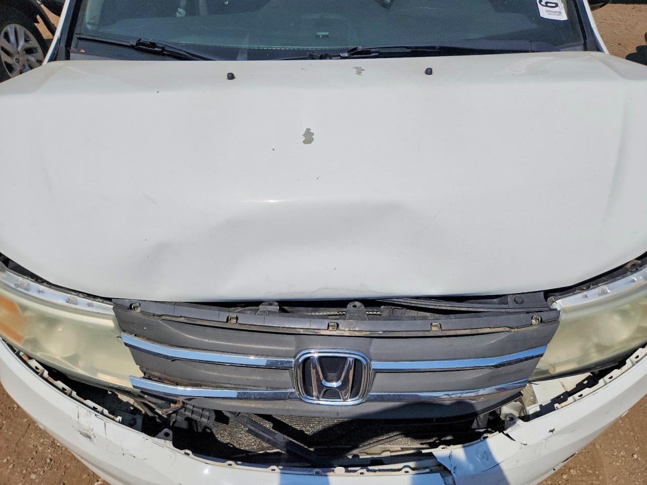 2011 Honda Odyssey Touring White vin: 5FNRL5H90BB084467