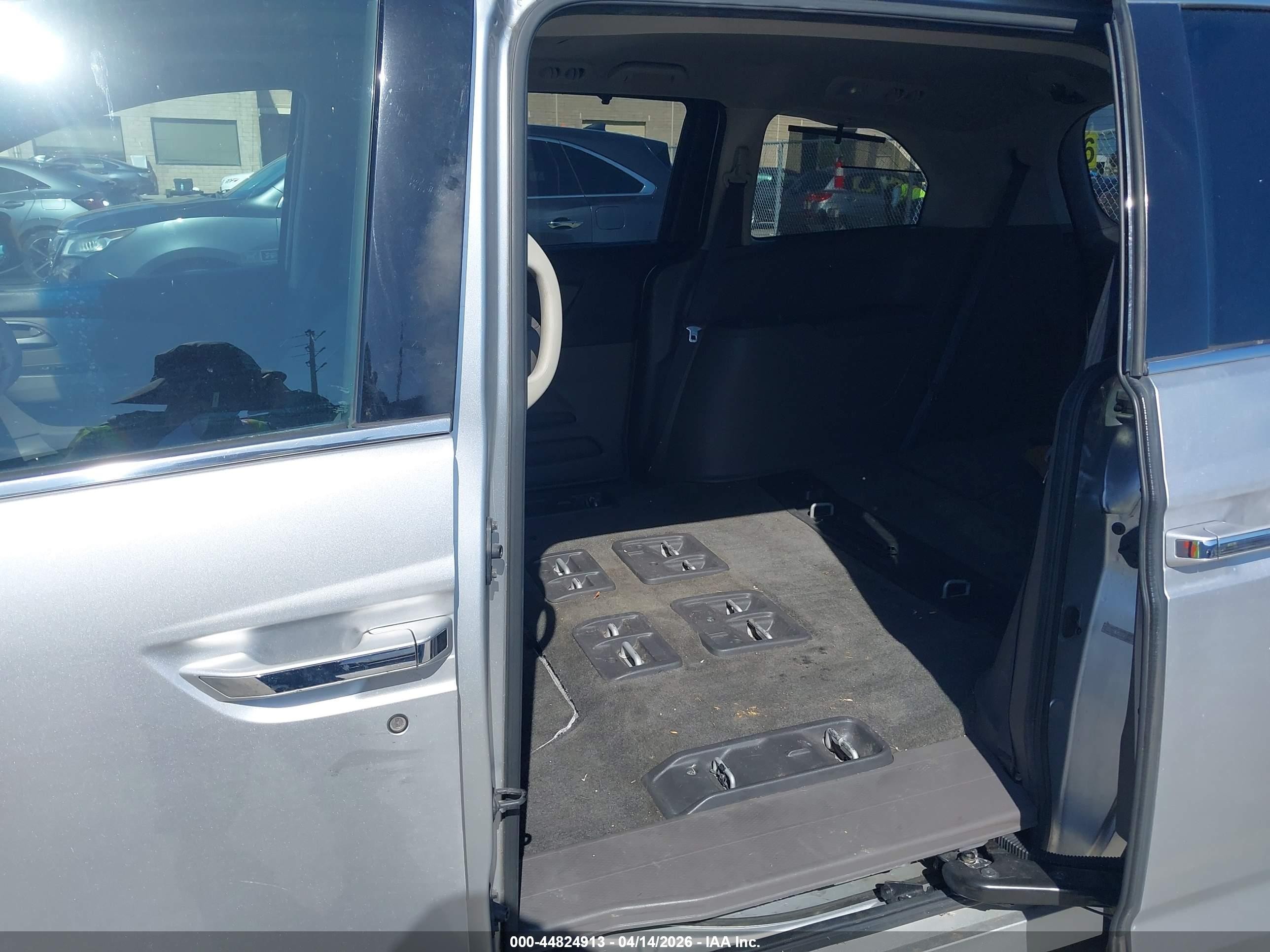 2012 Honda Odyssey Touring/touring Elite Gray vin: 5FNRL5H90CB022701