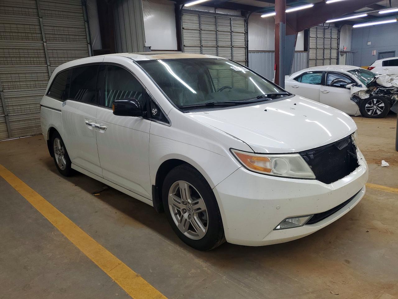 2012 Honda Odyssey Touring White vin: 5FNRL5H90CB086009