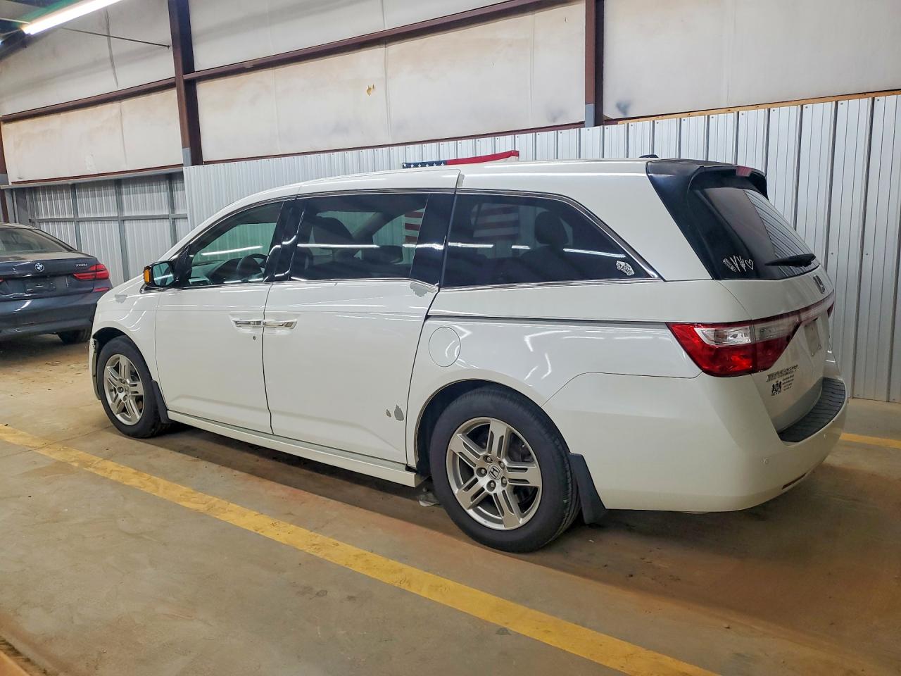2012 Honda Odyssey Touring White vin: 5FNRL5H90CB086009
