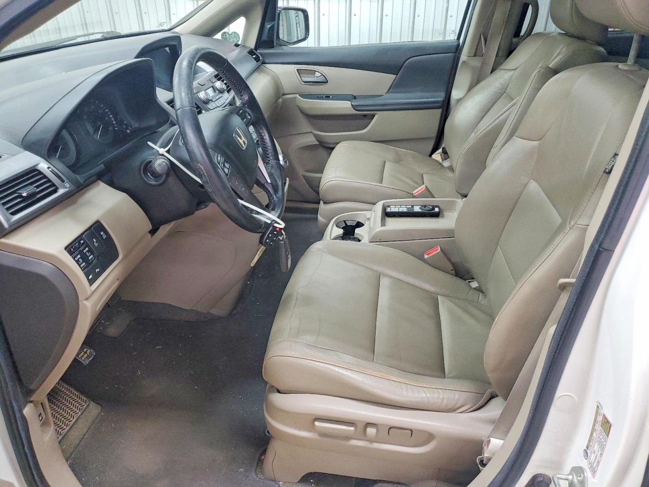 2012 Honda Odyssey Touring White vin: 5FNRL5H90CB086009