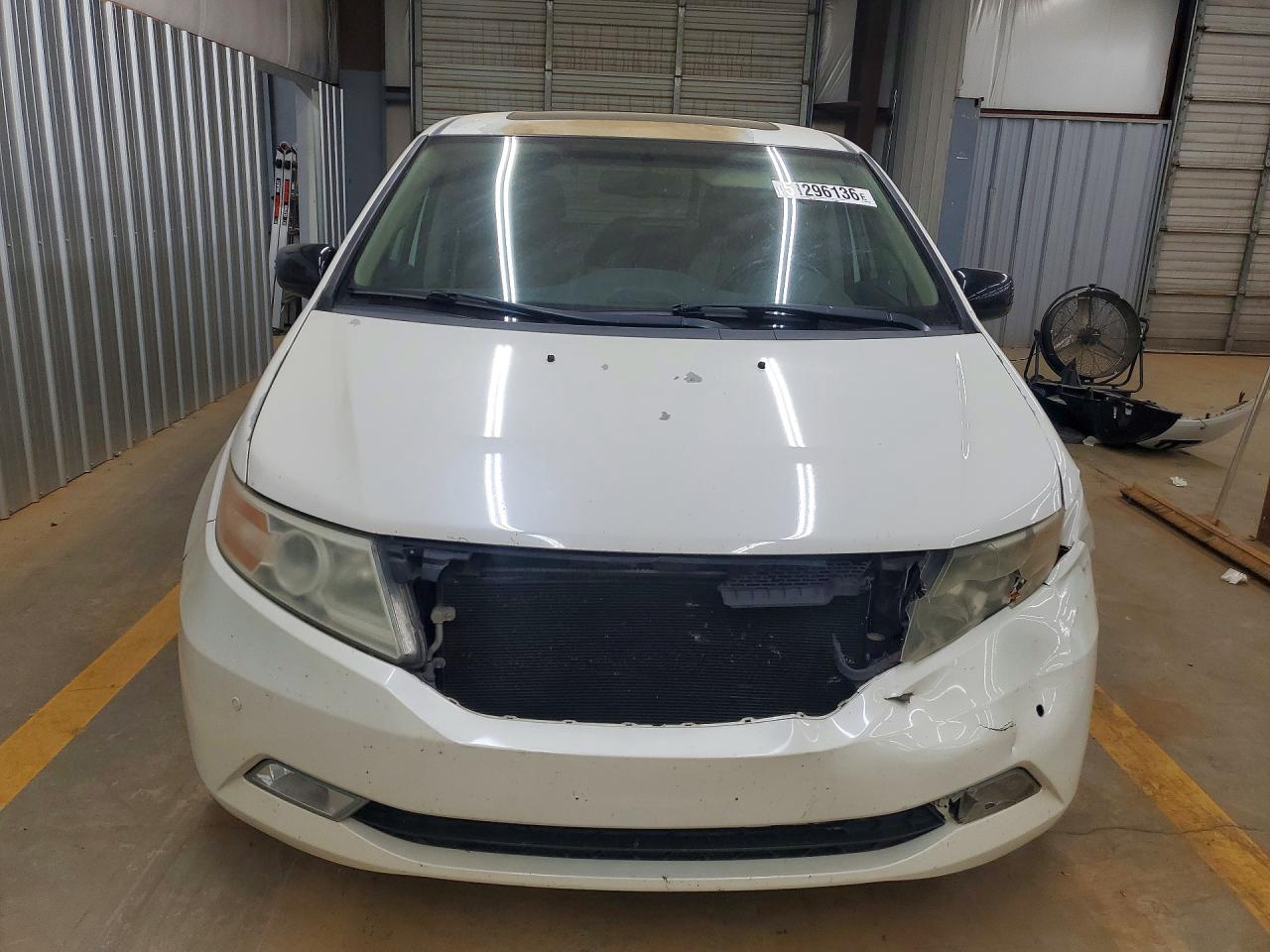 2012 Honda Odyssey Touring White vin: 5FNRL5H90CB086009