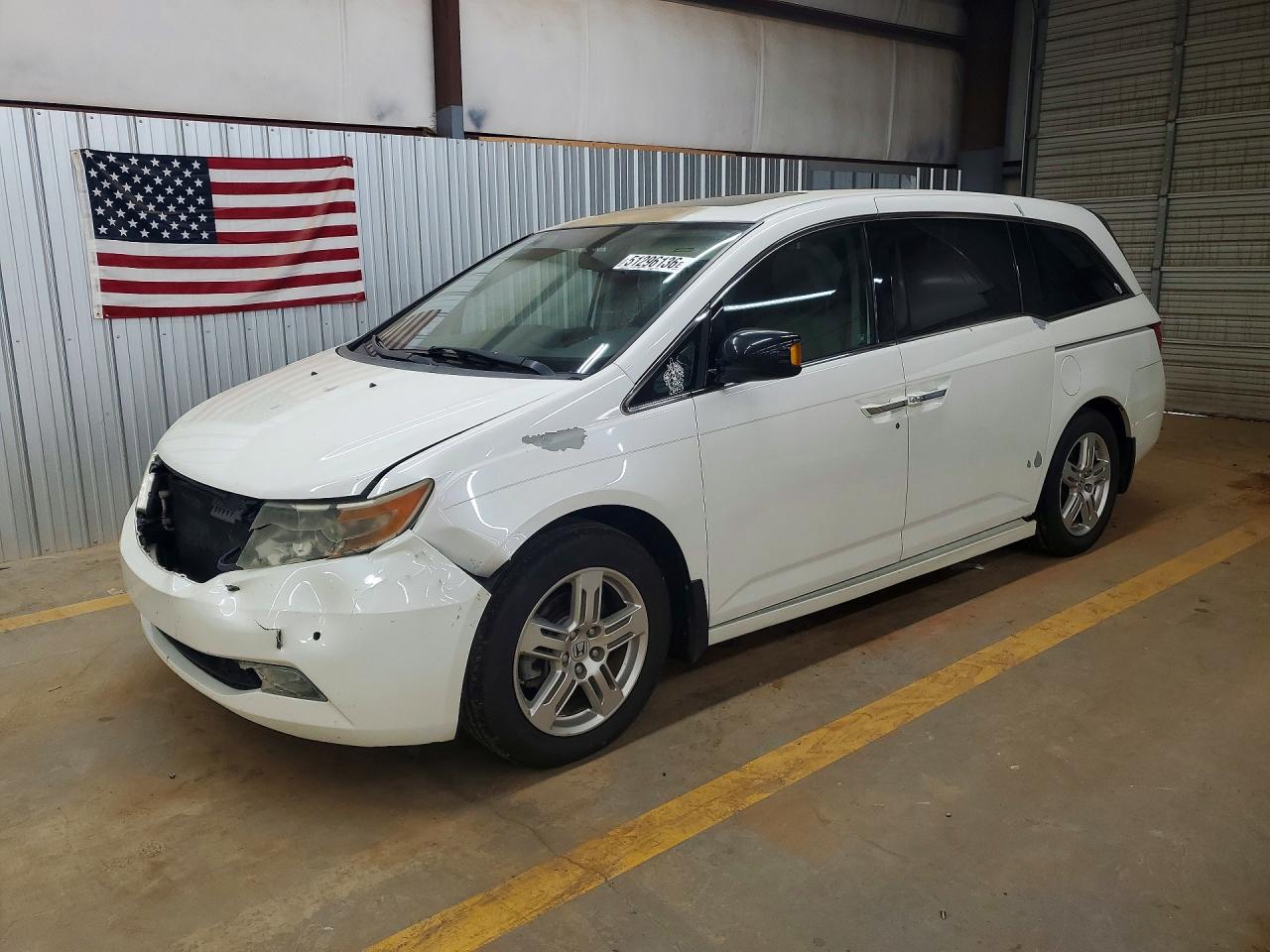 2012 Honda Odyssey Touring White vin: 5FNRL5H90CB086009
