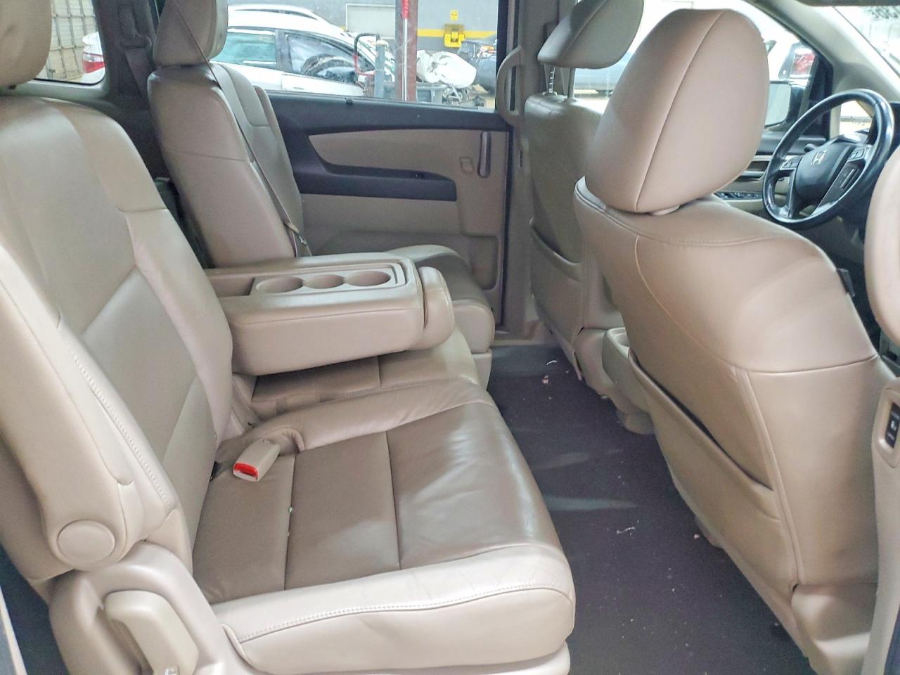 2012 Honda Odyssey Touring White vin: 5FNRL5H90CB086009