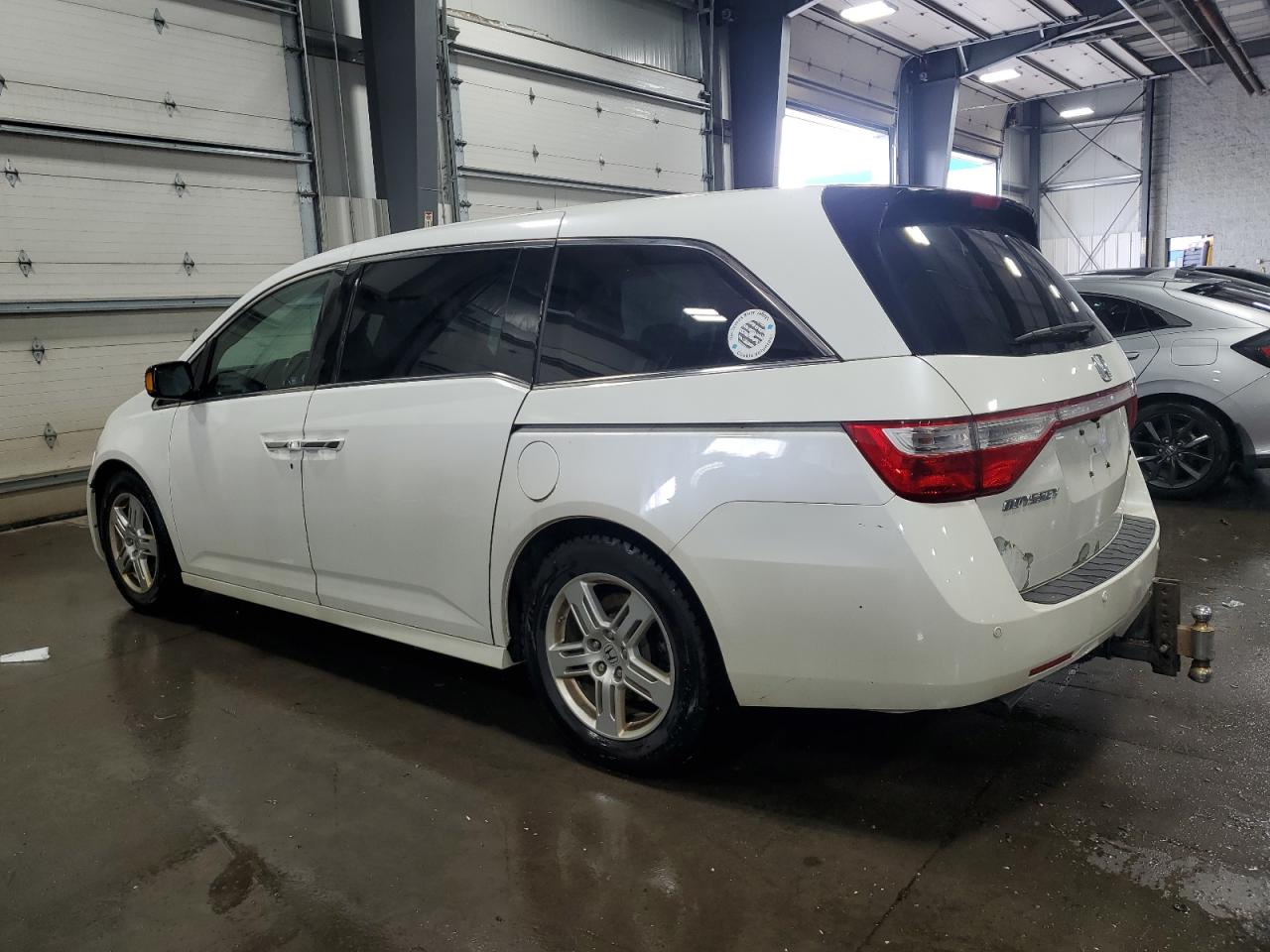 2012 Honda Odyssey Touring White vin: 5FNRL5H90CB121907