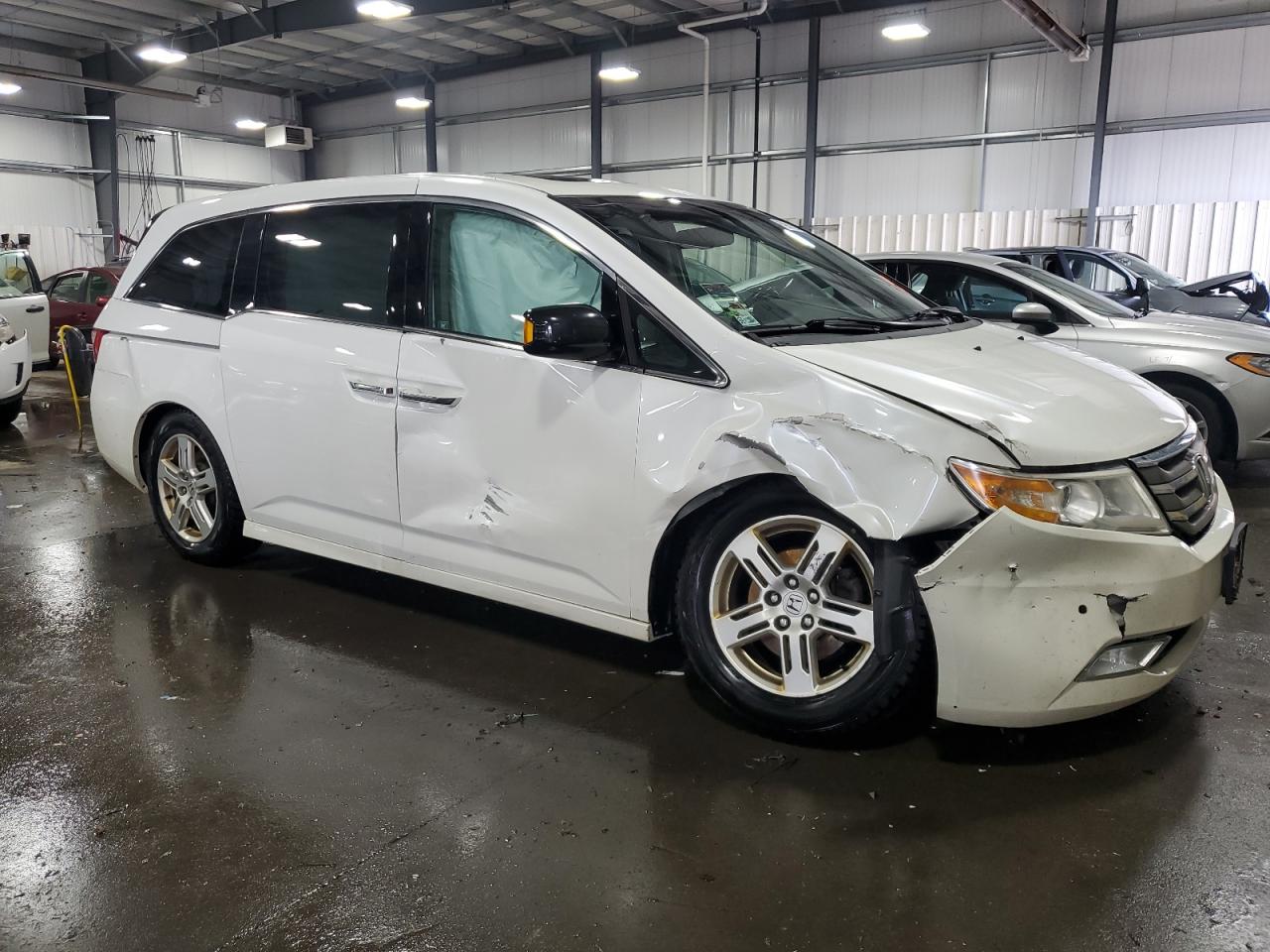 2012 Honda Odyssey Touring White vin: 5FNRL5H90CB121907