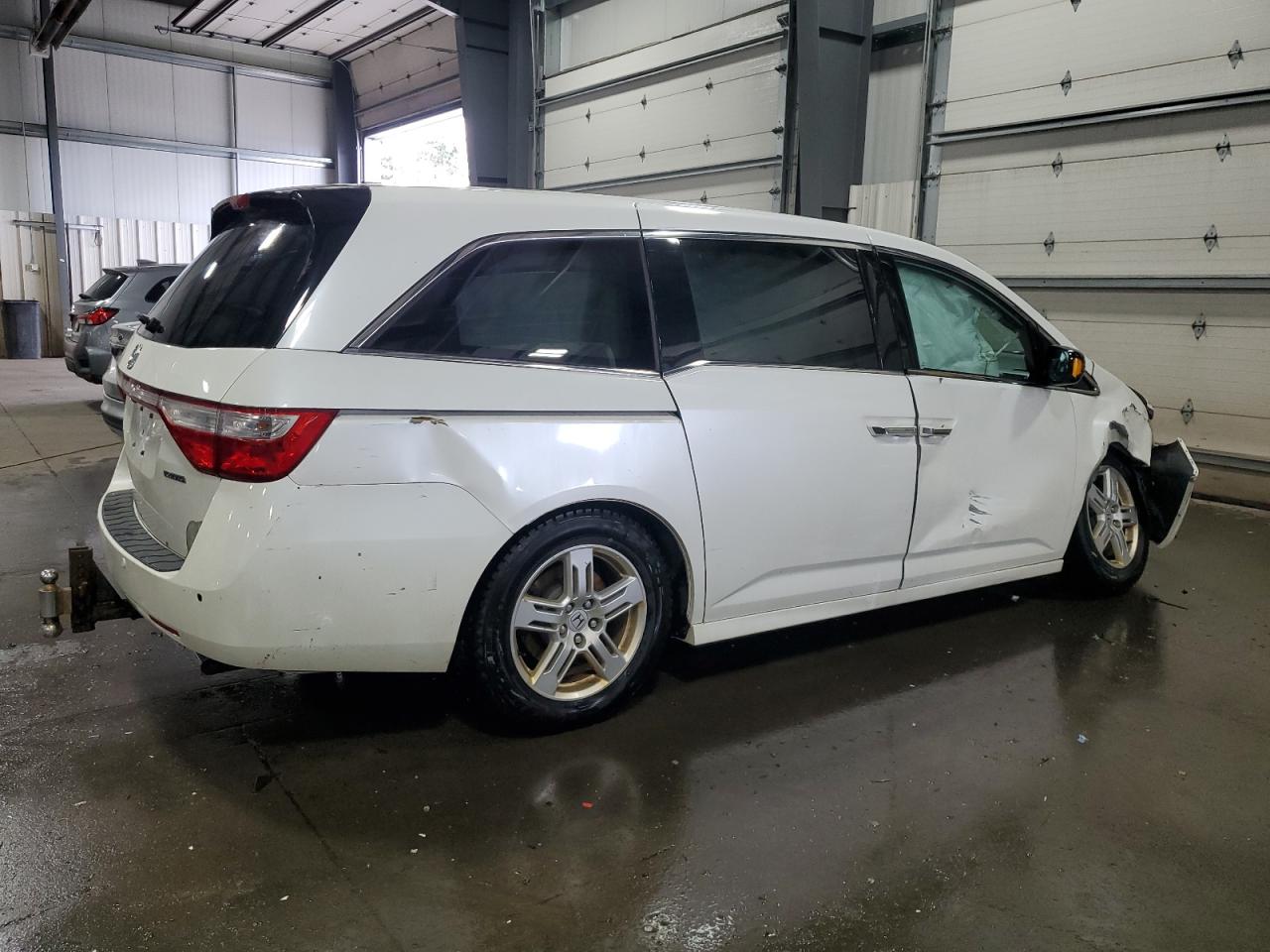 2012 Honda Odyssey Touring White vin: 5FNRL5H90CB121907
