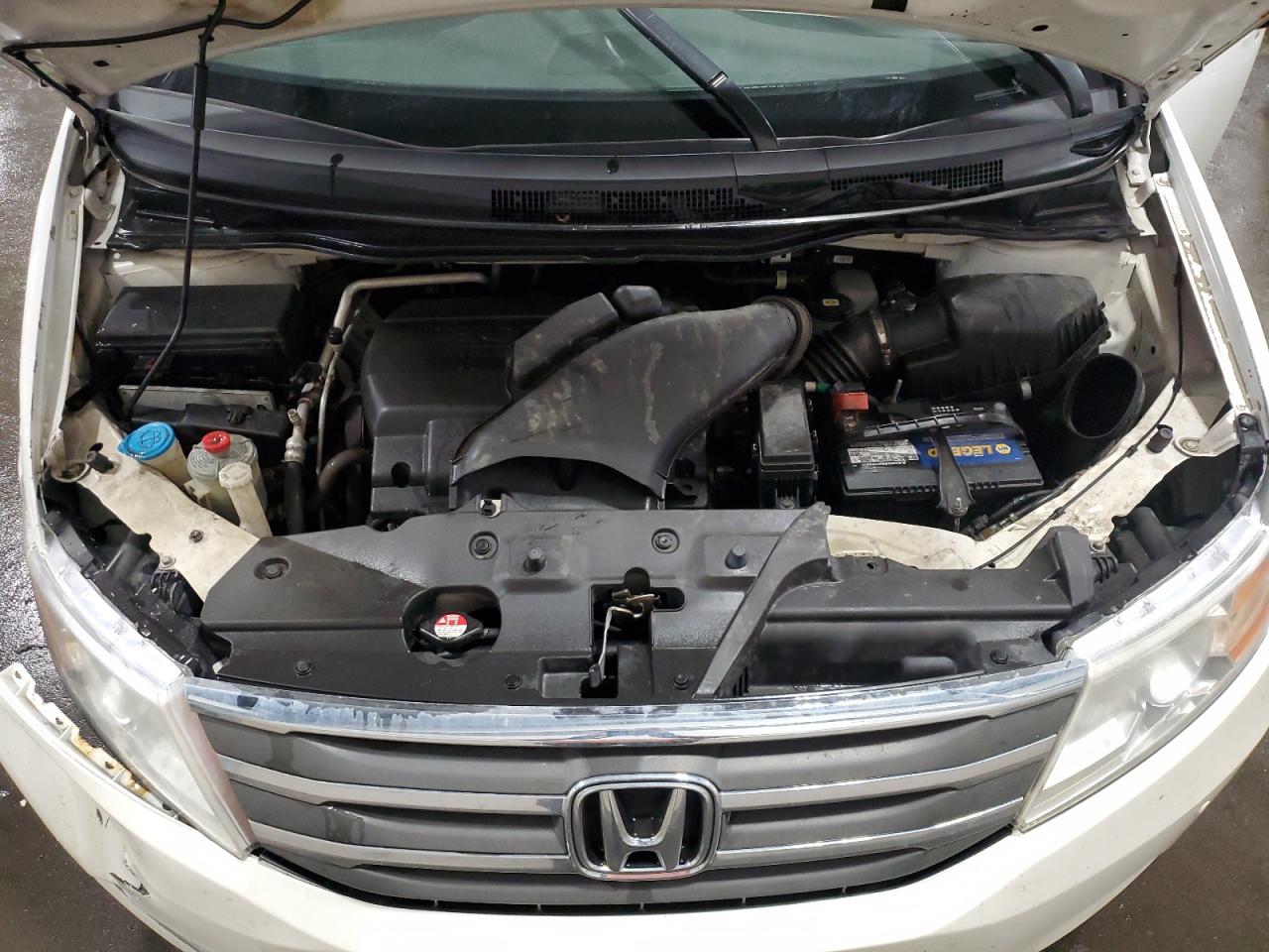 2012 Honda Odyssey Touring White vin: 5FNRL5H90CB121907