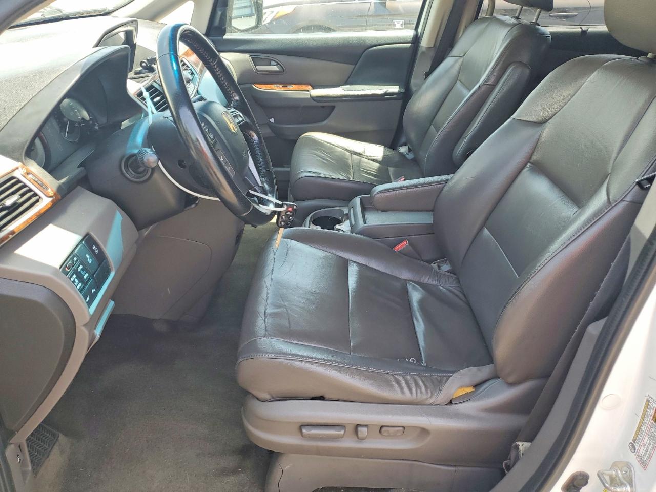 2012 Honda Odyssey Touring White vin: 5FNRL5H90CB143275