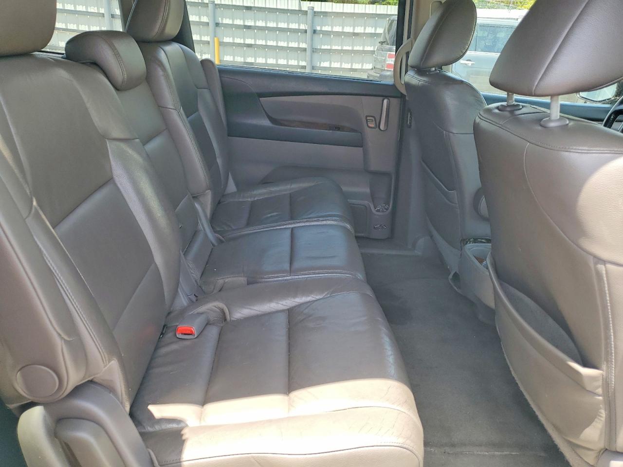2012 Honda Odyssey Touring White vin: 5FNRL5H90CB143275