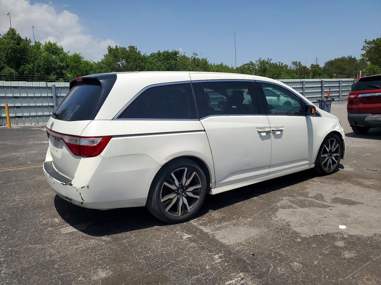 2012 Honda Odyssey Touring White vin: 5FNRL5H90CB143275