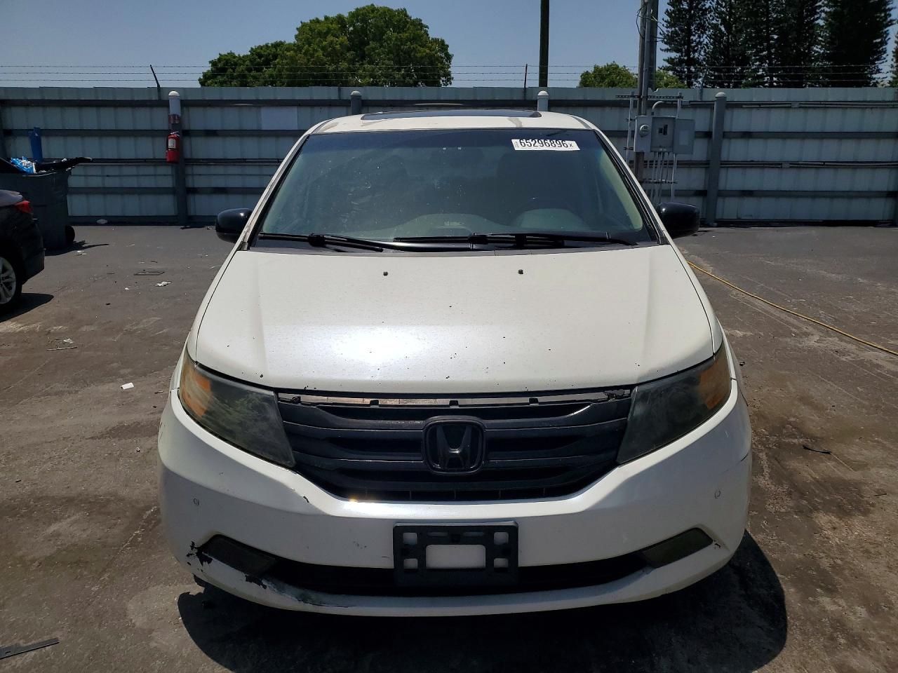 2012 Honda Odyssey Touring White vin: 5FNRL5H90CB143275