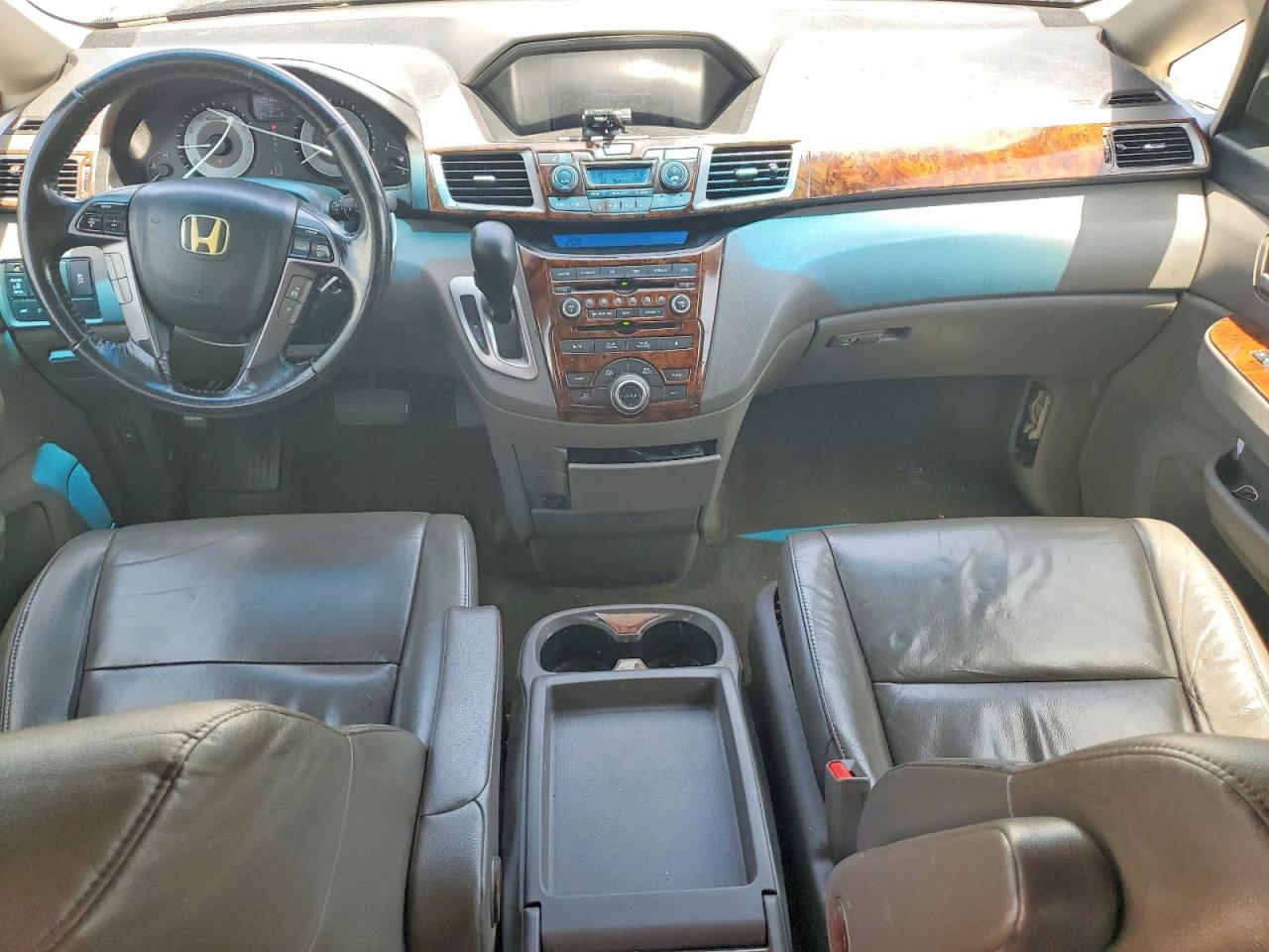 2012 Honda Odyssey Touring White vin: 5FNRL5H90CB143275