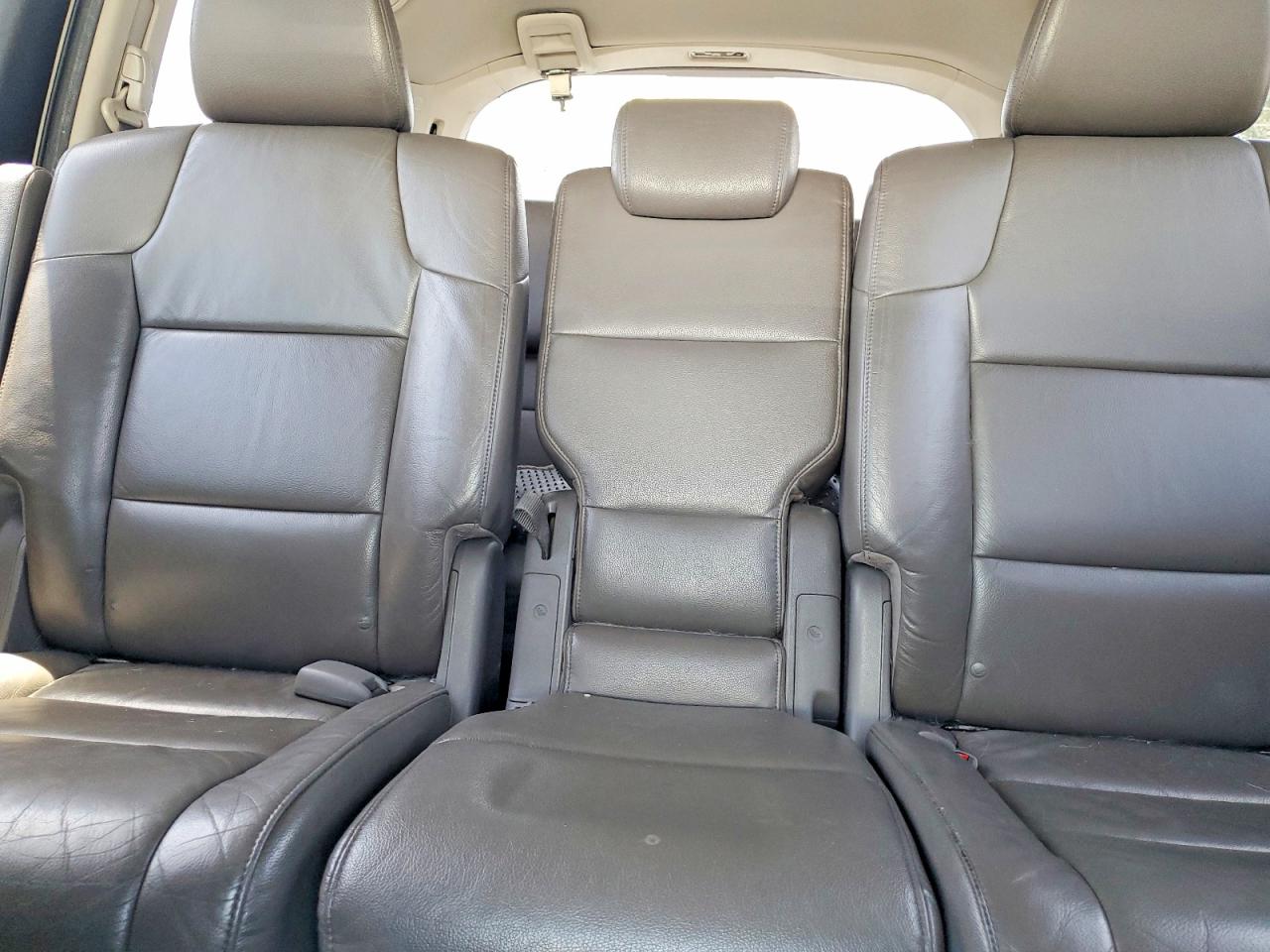 2012 Honda Odyssey Touring White vin: 5FNRL5H90CB143275