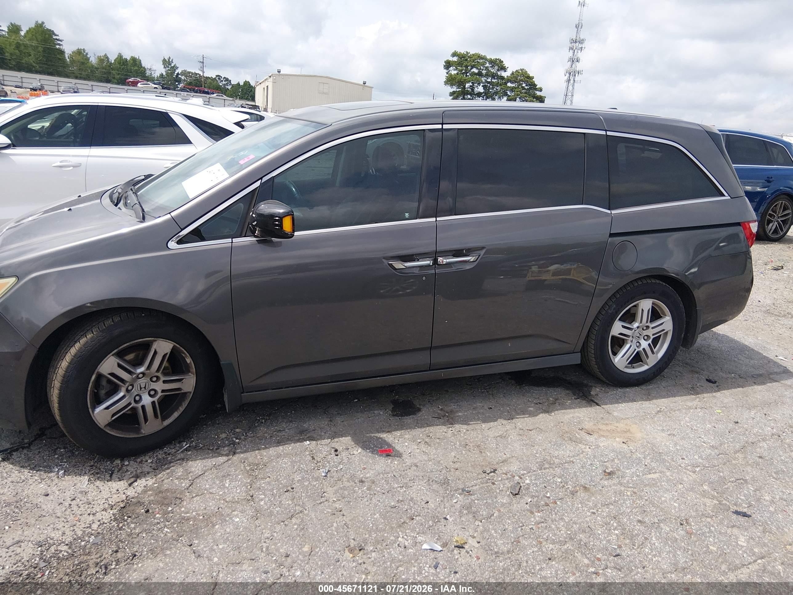 2013 Honda Odyssey Touring/touring Elite Gray vin: 5FNRL5H90DB013272