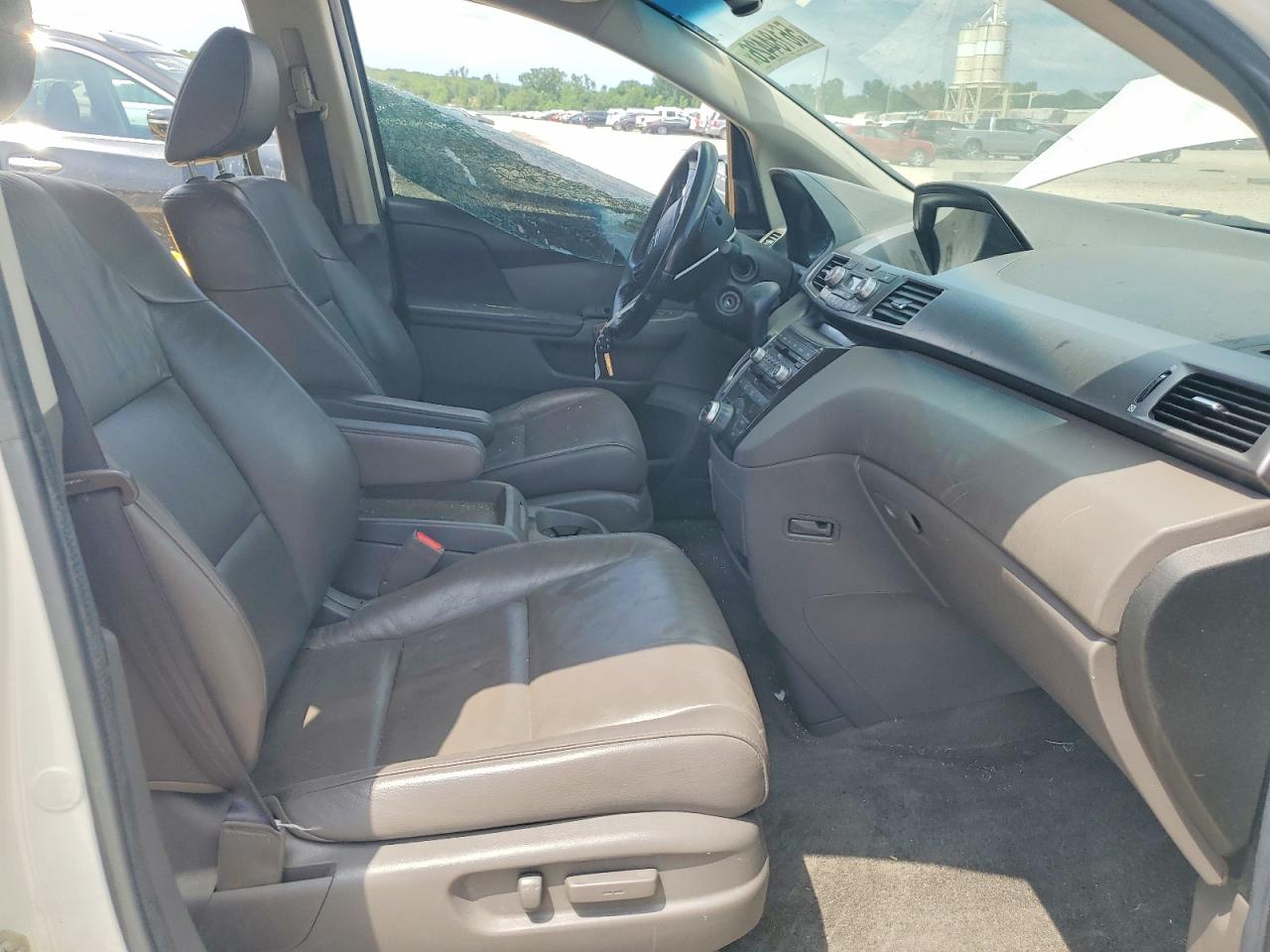 2013 Honda Odyssey Touring White vin: 5FNRL5H90DB025325
