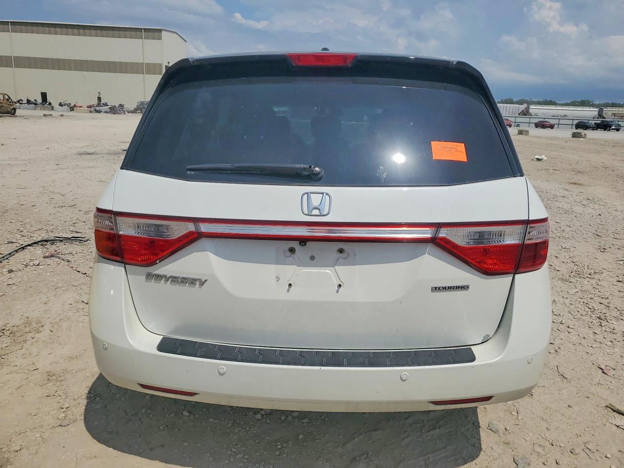 2013 Honda Odyssey Touring White vin: 5FNRL5H90DB025325