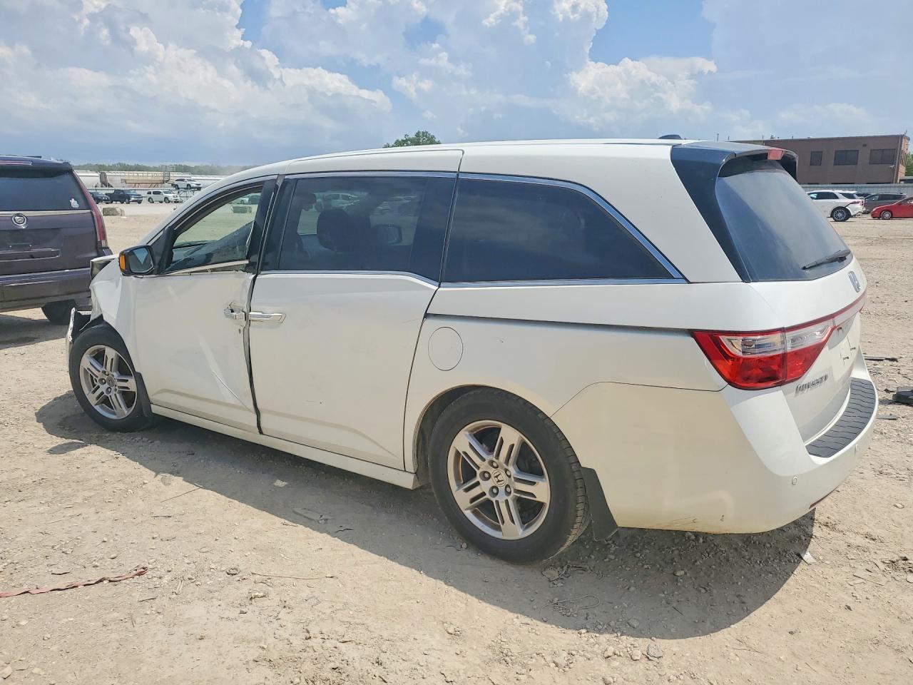 2013 Honda Odyssey Touring White vin: 5FNRL5H90DB025325