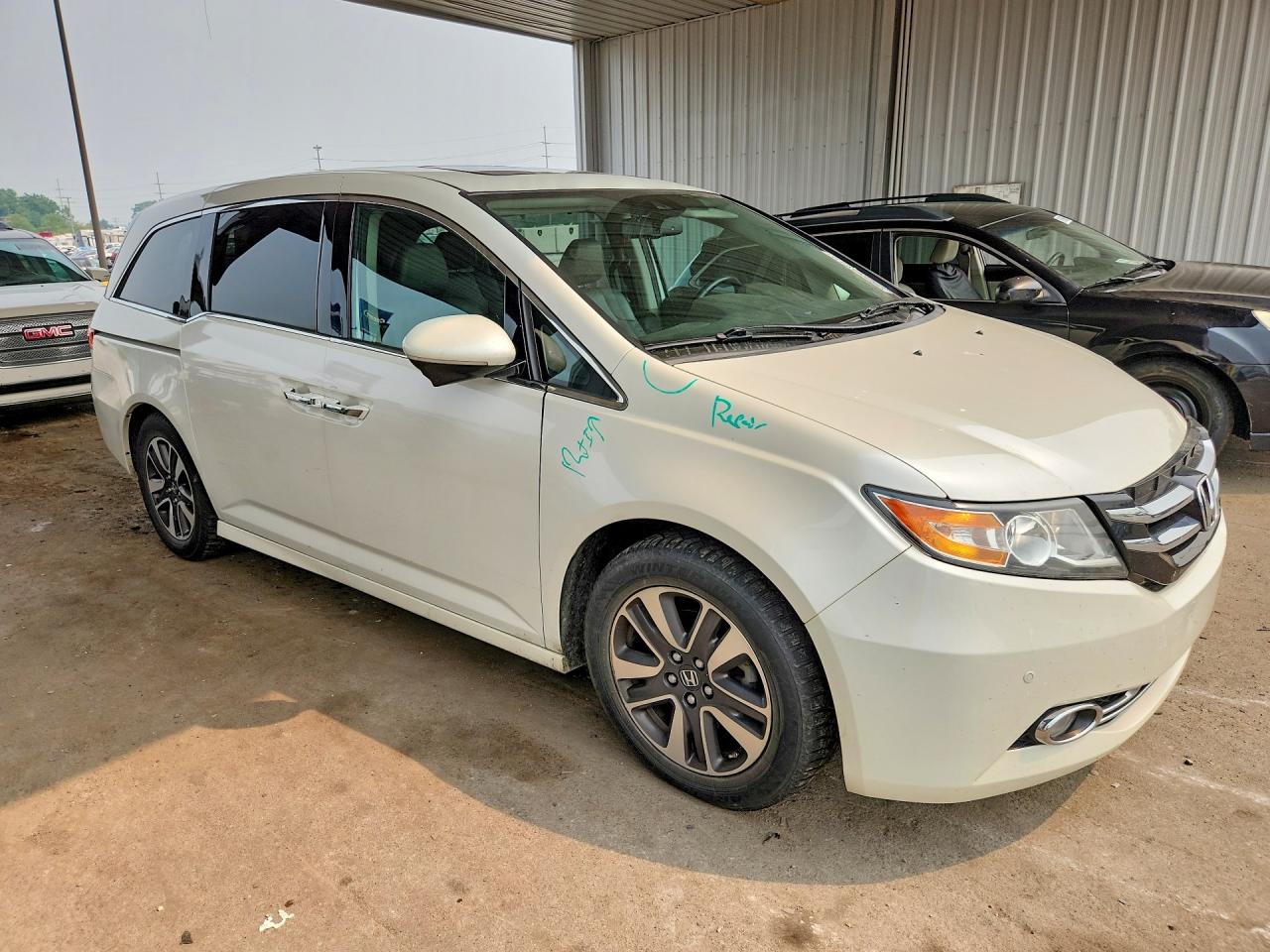 2014 Honda Odyssey Touring White vin: 5FNRL5H90EB004041