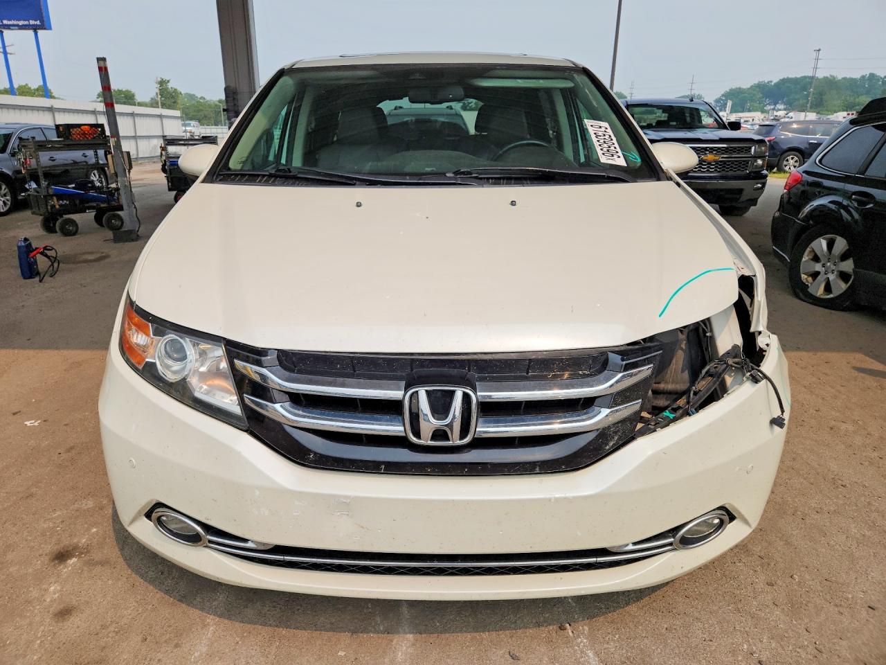 2014 Honda Odyssey Touring White vin: 5FNRL5H90EB004041