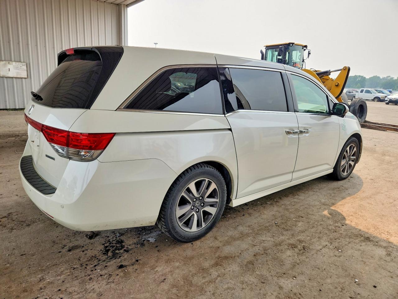 2014 Honda Odyssey Touring White vin: 5FNRL5H90EB004041