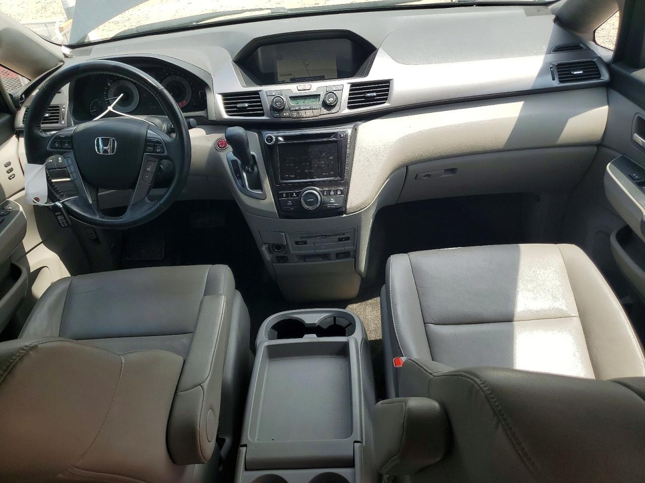 2014 Honda Odyssey Touring Silver vin: 5FNRL5H90EB032826