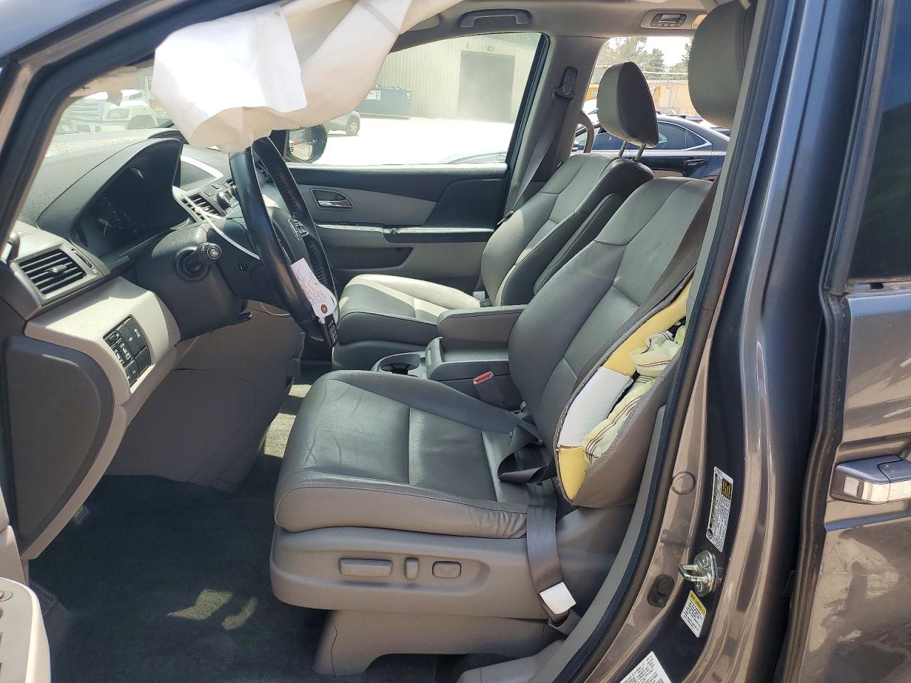 2014 Honda Odyssey Touring Silver vin: 5FNRL5H90EB032826
