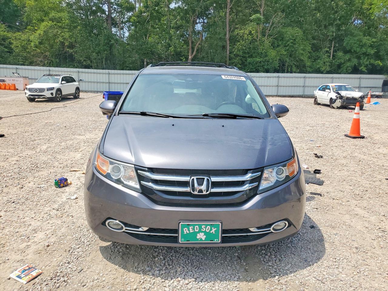 2014 Honda Odyssey Touring Silver vin: 5FNRL5H90EB032826