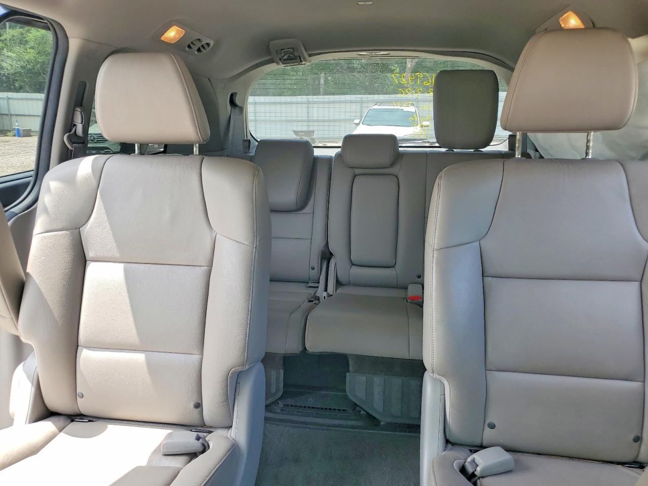 2014 Honda Odyssey Touring Silver vin: 5FNRL5H90EB032826