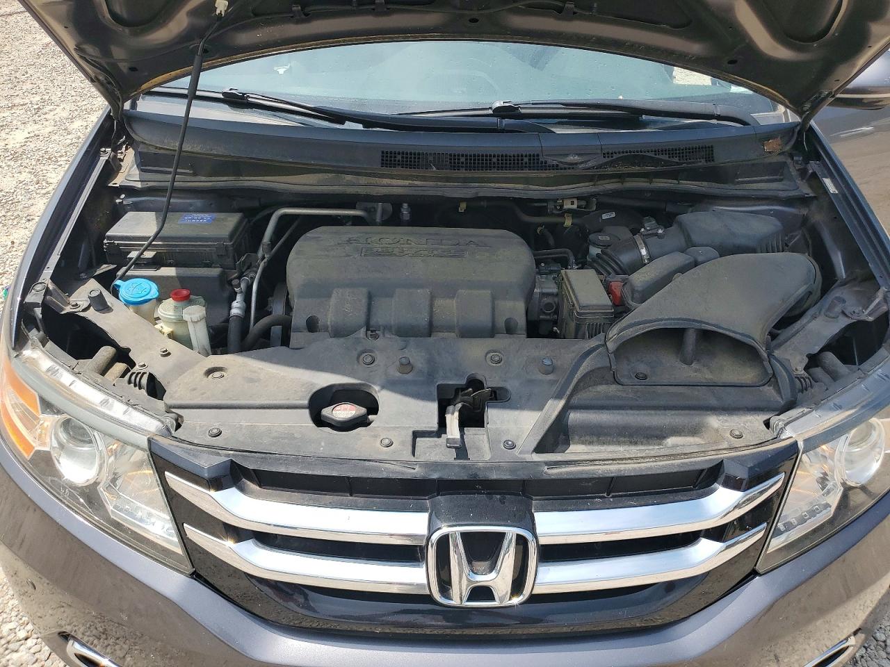 2014 Honda Odyssey Touring Silver vin: 5FNRL5H90EB032826