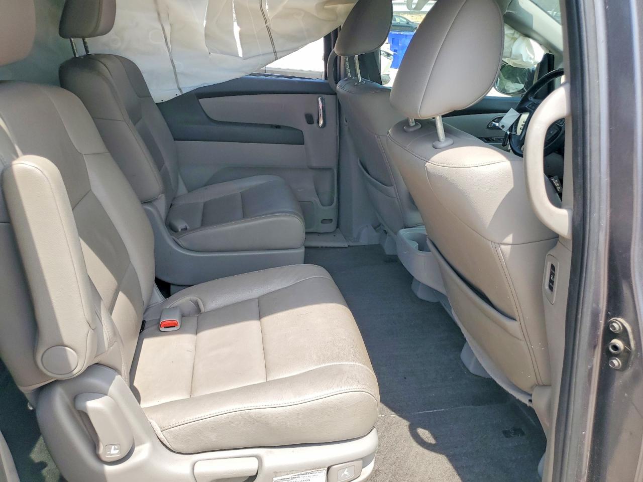 2014 Honda Odyssey Touring Silver vin: 5FNRL5H90EB032826