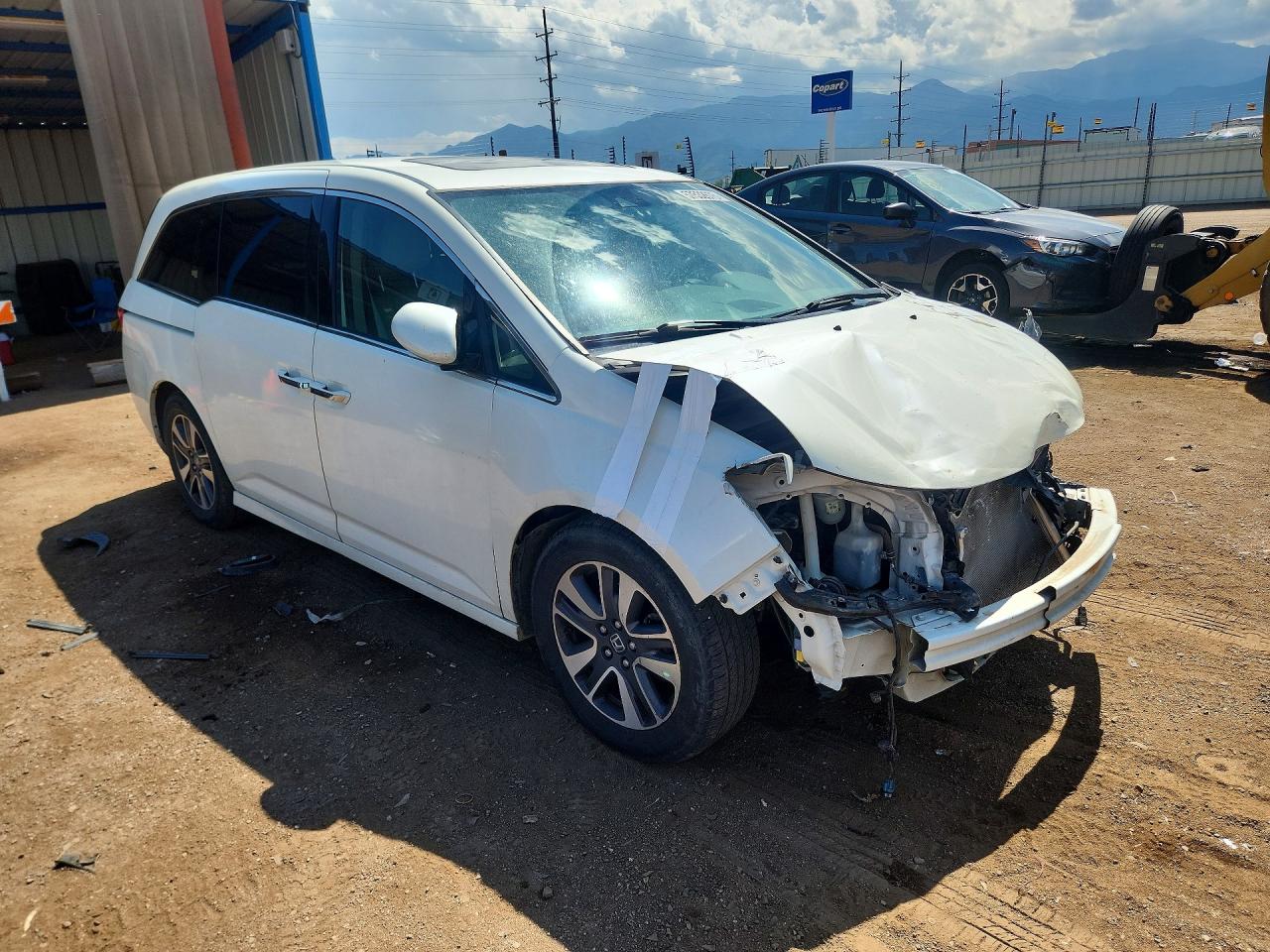 2014 Honda Odyssey Touring White vin: 5FNRL5H90EB050386