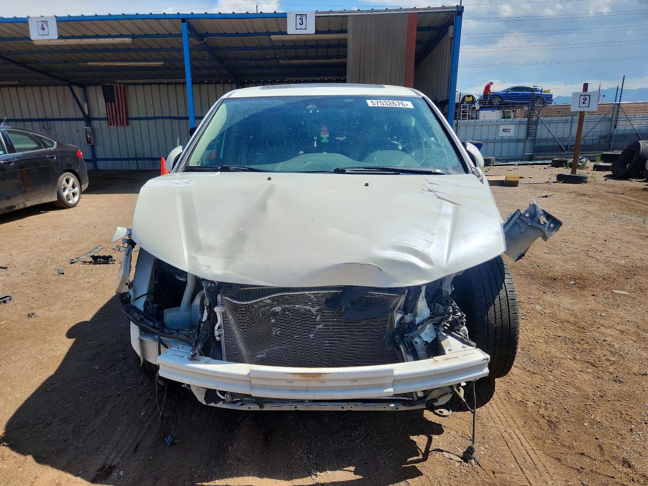 2014 Honda Odyssey Touring White vin: 5FNRL5H90EB050386