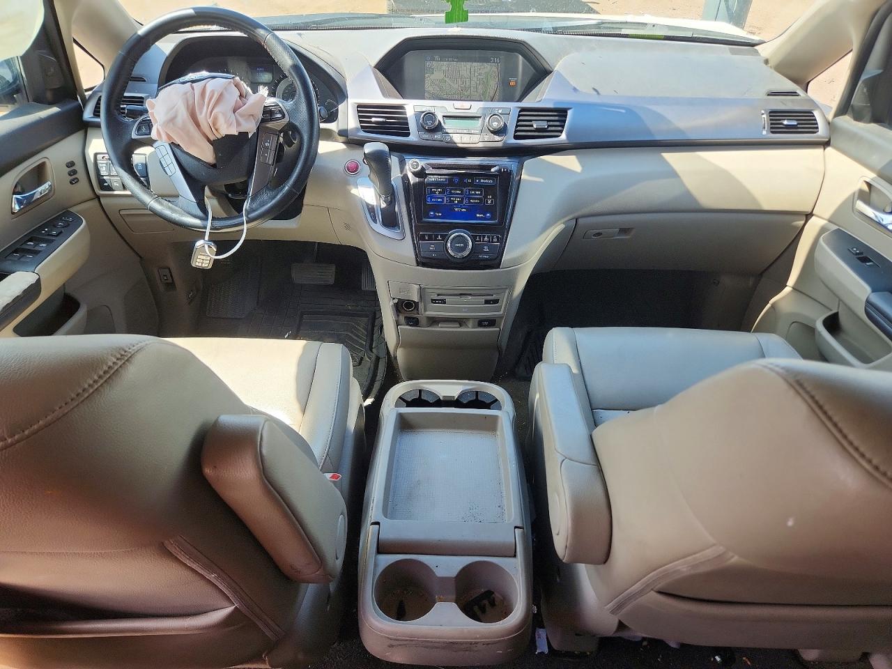 2014 Honda Odyssey Touring White vin: 5FNRL5H90EB050386