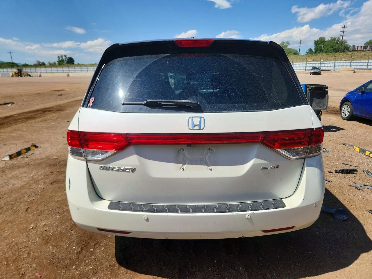 2014 Honda Odyssey Touring White vin: 5FNRL5H90EB050386