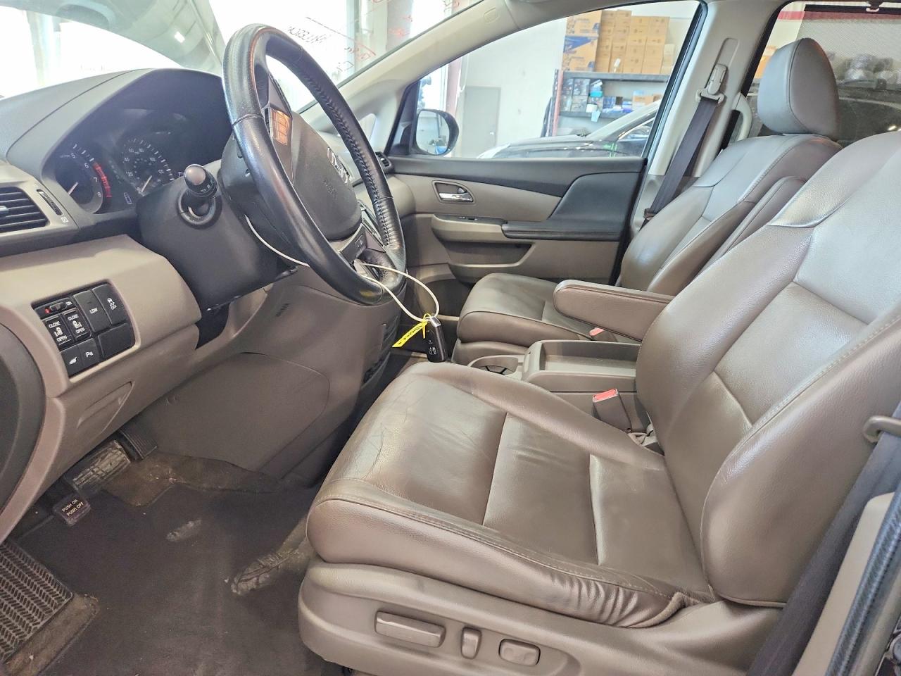 2014 Honda Odyssey Touring Black vin: 5FNRL5H90EB079516