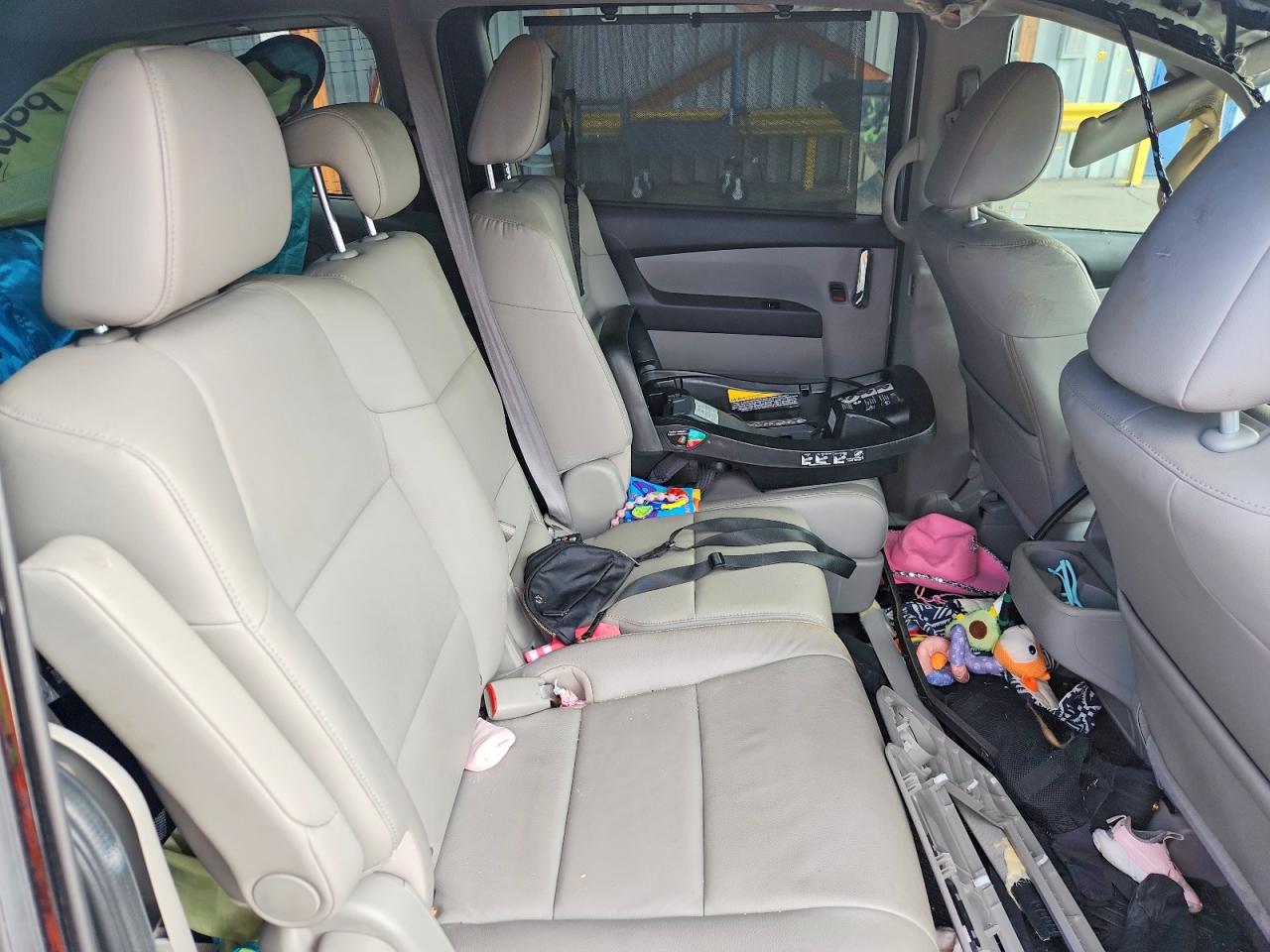 2014 Honda Odyssey Touring Silver vin: 5FNRL5H90EB094338