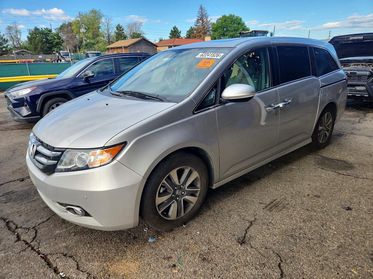 2014 Honda Odyssey Touring Silver vin: 5FNRL5H90EB094338