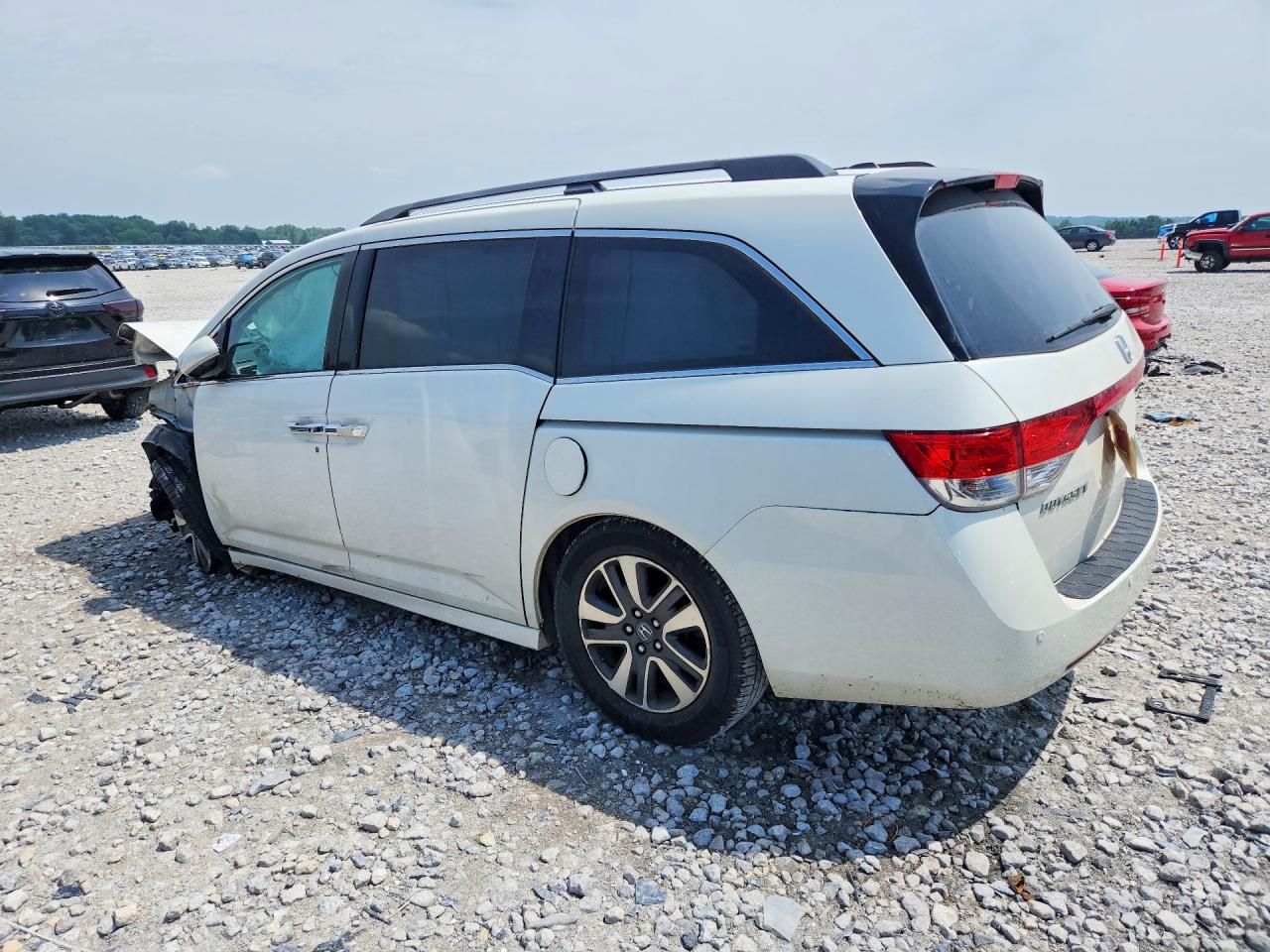 2015 Honda Odyssey Touring White vin: 5FNRL5H90FB053807