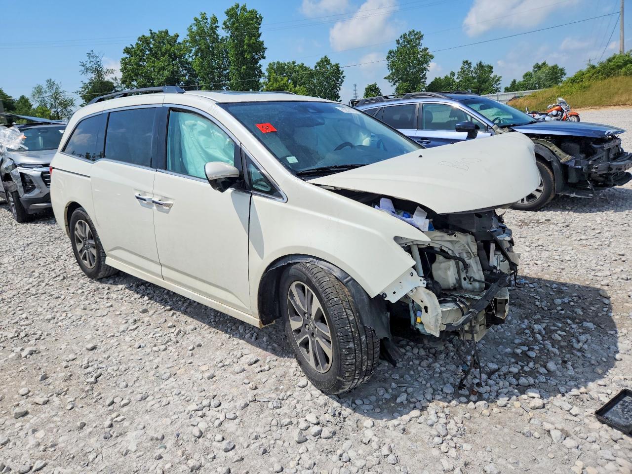 2015 Honda Odyssey Touring White vin: 5FNRL5H90FB053807