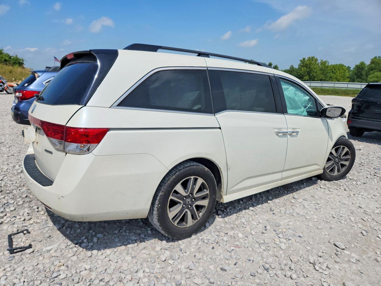 2015 Honda Odyssey Touring White vin: 5FNRL5H90FB053807